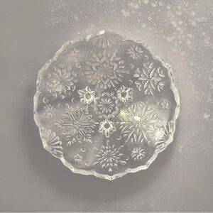 Mikasa Crystal Clear Tri-Footed Snowflake-Pattern Glass Bowl